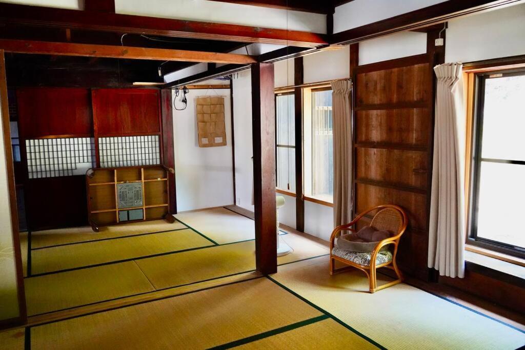 佐渡島に残る築130年の伝統的な古民家｜東夢 Villa Sado Buitenkant foto