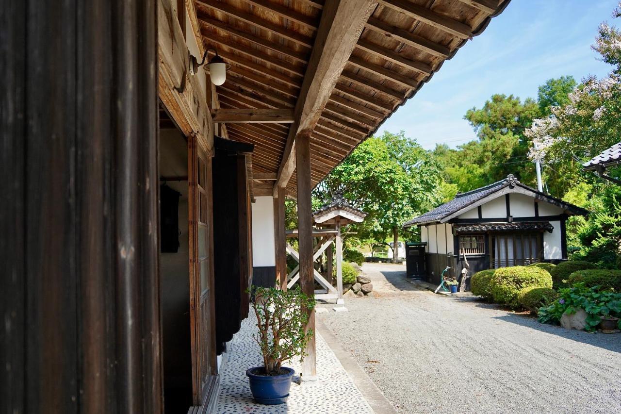 佐渡島に残る築130年の伝統的な古民家｜東夢 Villa Sado Buitenkant foto
