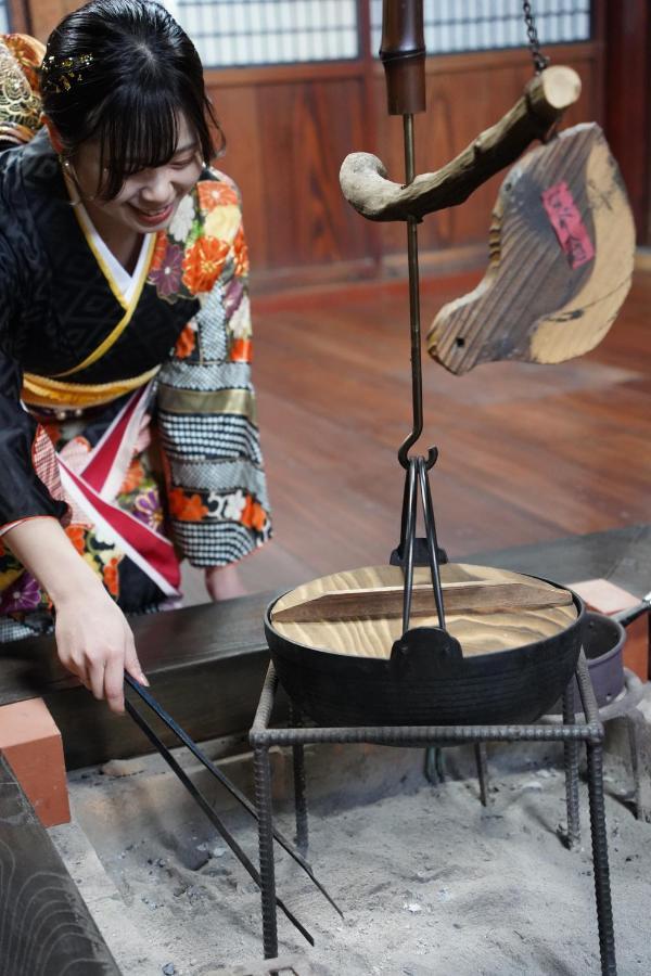 佐渡島に残る築130年の伝統的な古民家｜東夢 Villa Sado Buitenkant foto